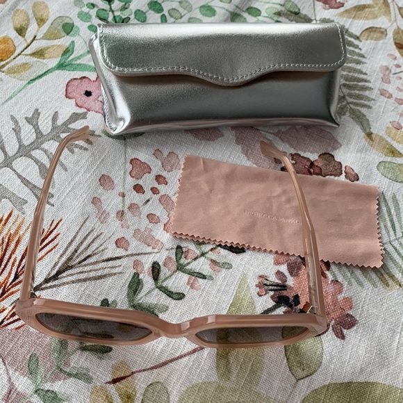 REBECCA MINKOFF SELMA Sunnys w/case - Picture 3 of 12